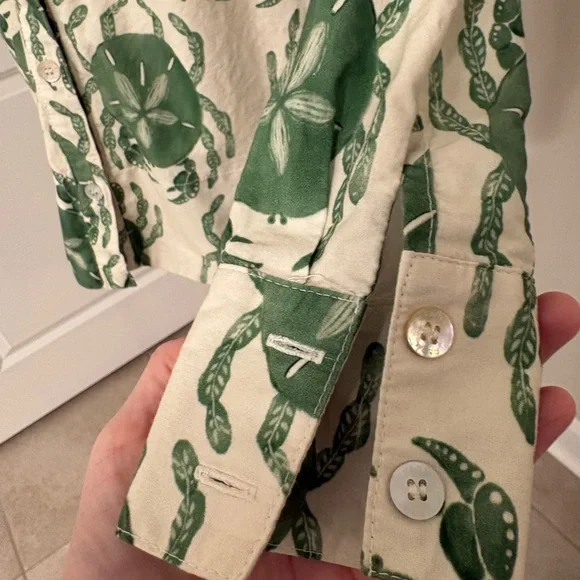 FARM Rio Green Crab Print Button-Up Shirt Size Medium LIKE NEW! Extremely RARE - Picture 4 of 10